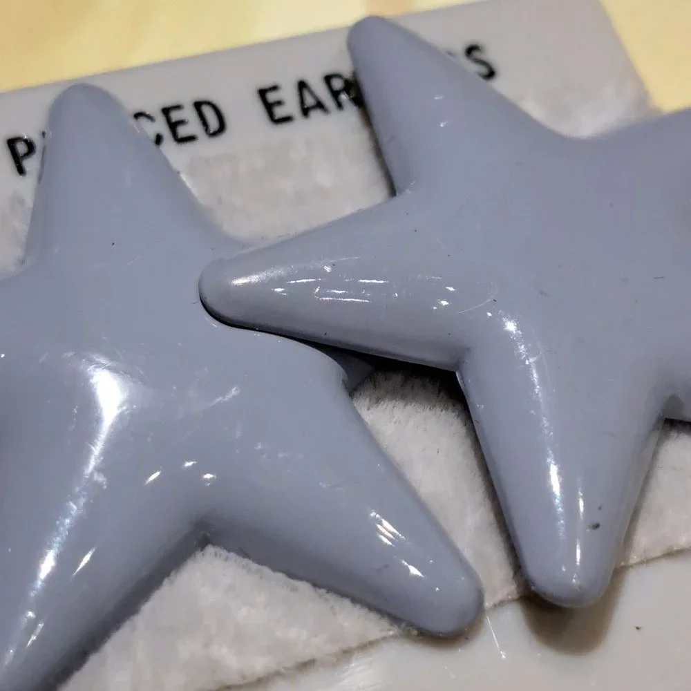 ๐6/$10 Star Earrings - Picture 2 of 5